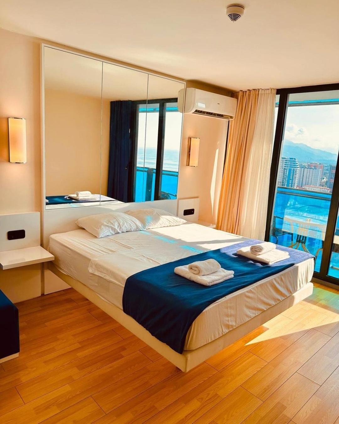 Orbi City Sea View Батуми Екстериор снимка